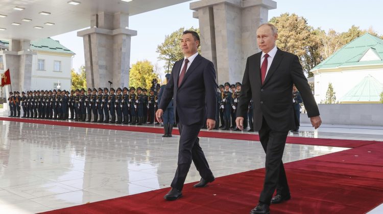 Ce a făcut Putin în Kârgâzstan, prima ţară pe care o vizitează de când Curtea Penală a emis un mandat de arestare