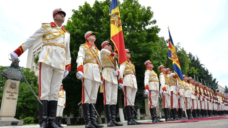 Militarii din Garda de Onoare vor defila la Parada de la Bucureşti. Când