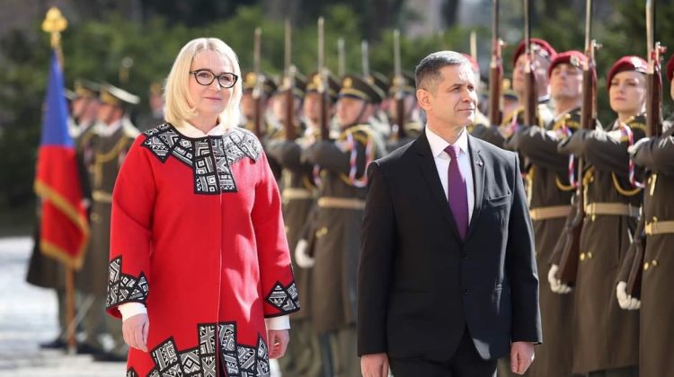 VIDEO Ministra Apărării din Cehia vine în Moldova. Despre ce va discuta cu Nosatîi