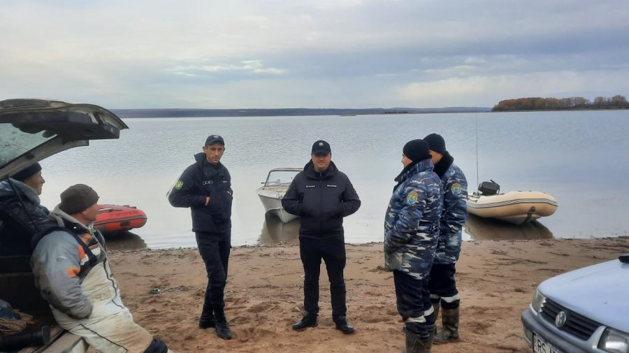Au mers să prindă pește, ilegal, pe lacul de la Costești-Stîca! Câte amenzi au aplicat inspectorii de mediu