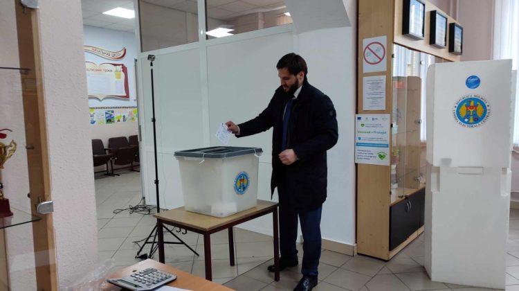 VIDEO Candidatul PSRM la șefia Bălți a votat „pentru unitate, pentru bălțeni și pentru un viitor bun și corect”