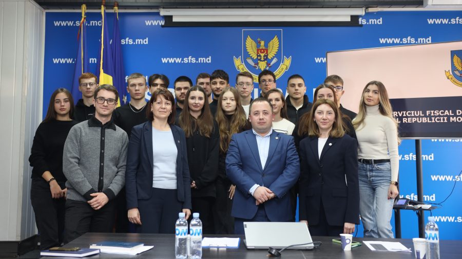 Un grup de studenți din cadrul Facultății de drept a USM, în vizită de studiu la SFS