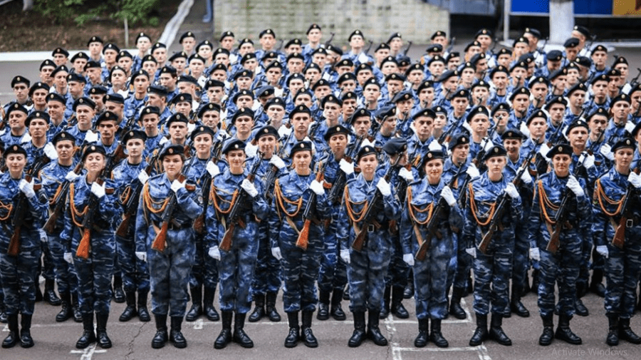 FOTO Studenții de la Academia de Poliție, în vizită la un Inspectorat din capitală. Ce sfaturi au primit