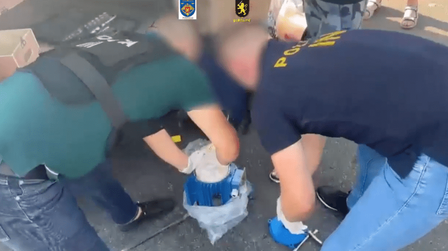VIDEO Droguri de peste 1.000.000 lei din Ucraina, ascunse în cartușe pentru imprimantă. Cinci persoane au fost reținute