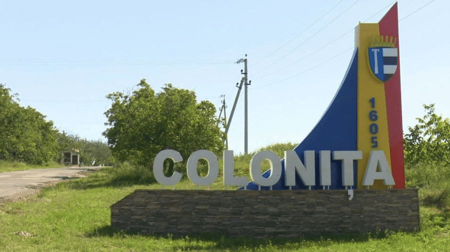 Se falsifică alegerile la Colonița? Primarul suspendat, surprins în biroul președintelui secției de votare