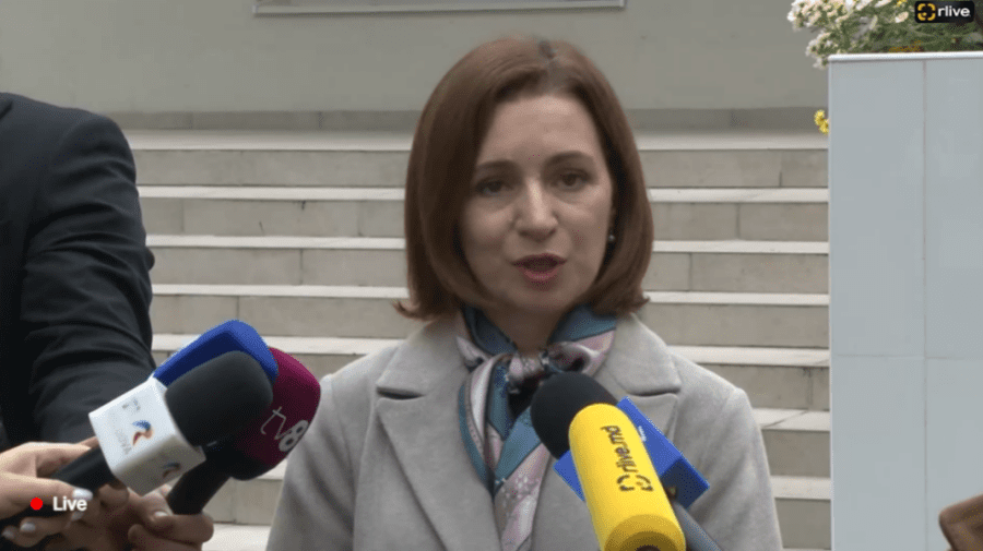 Președinta Maia Sandu a votat pentru „oameni în care are încredere”. A fost însoțită la secție de colegi și de sora sa