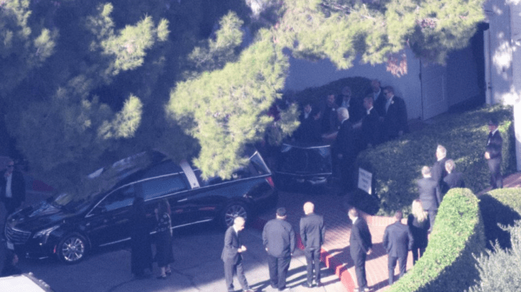 FOTO Matthew Perry a fost înmormântat în Los Angeles. Colegii din „Friends” l-au condus pe ultimul drum