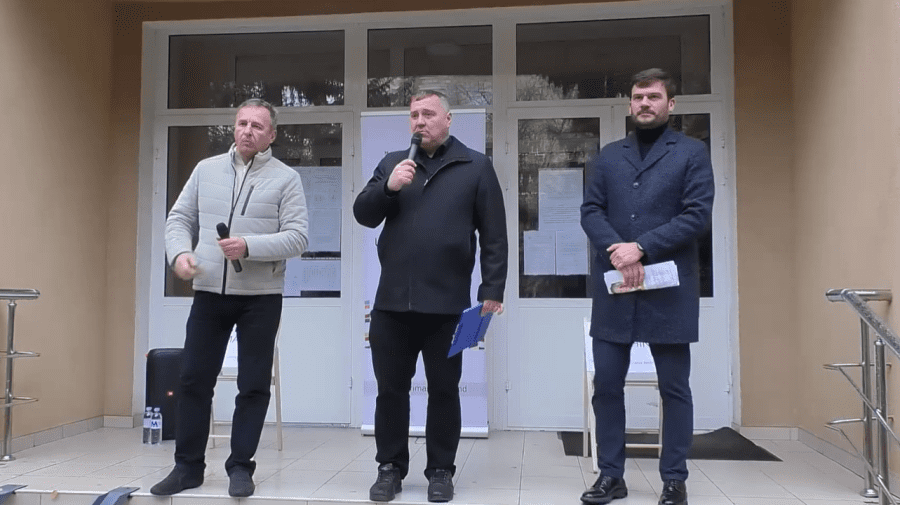 VIDEO Dezbateri publice la Codru. MAN: Voi construi o grădiniță modernă. PAS: Domnul Recean a promis să ne ajute