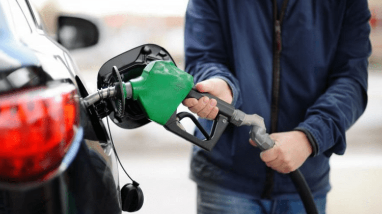 Grăbește-te să faci plinul la mașină! Cât vor costa astăzi carburanții