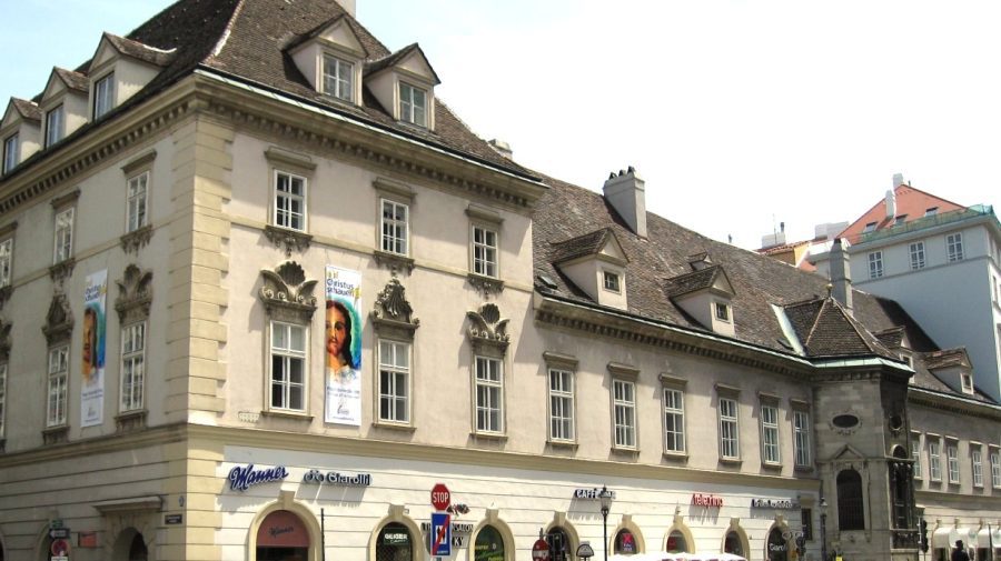 VIDEO Magazin de lenjerie intimă, în palatul arhiepiscopal din Viena: „Am binecuvântare de Sus”