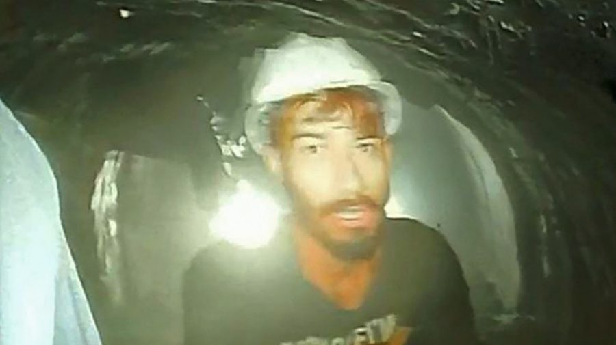 Primele imagini cu muncitorii blocați de 9 zile într-un tunel din India. Salvatorii le-au cerut să zâmbească la cameră