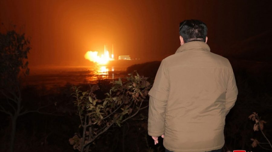 Kim Jong Un a văzut primele imagini fotografiate de satelitul-spion lansat de Phenian