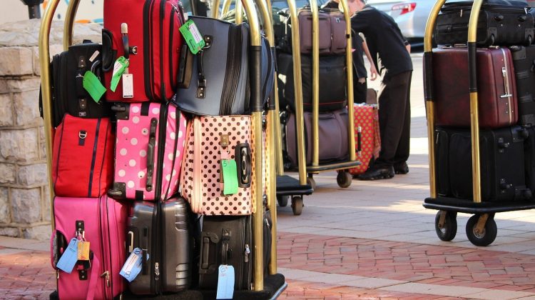 Atenție, ESCROCHERIE! Aeroportul internațional Chișinău NU vinde bagajele pierdute