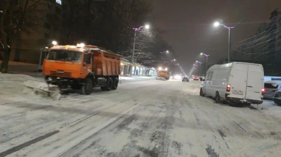 VIDEO Autospecialele de deszăpezire au lucrat toată noaptea în Chișinău