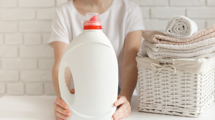 Cum știi dacă detergentul de rufe îți afectează pielea? Semne și simptome des întâlnite