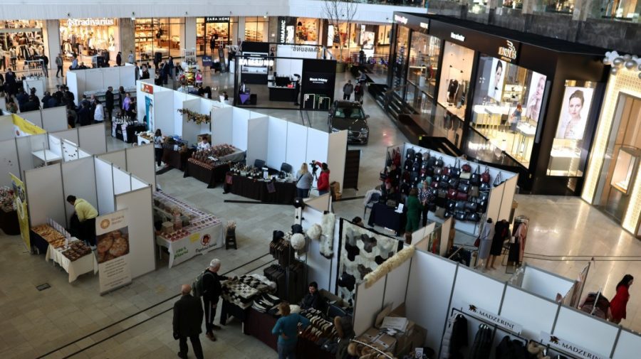 Antreprenorii autohtoni își expun produsele și serviciile în cadrul expoziției „Republica Moldova prezintă”, la Iași