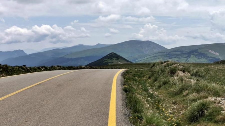 Transalpina și Transfăgărășan se închid, de luni dimineaţă, din cauza condiţiilor meteo