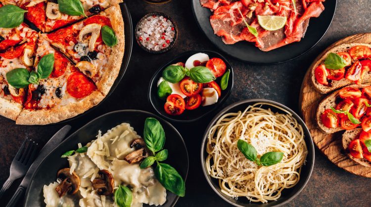 VIDEO Un cunoscut influencer a fost dat afară dintr-un restaurant pe motiv că a mâncat prea mult