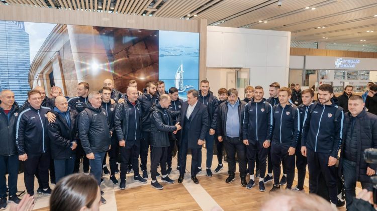 FOTO Dorin Recean a mers la aeroport să întâlnească națională de fotbal! „Sunt mândru că avem astfel de ambasadori!
