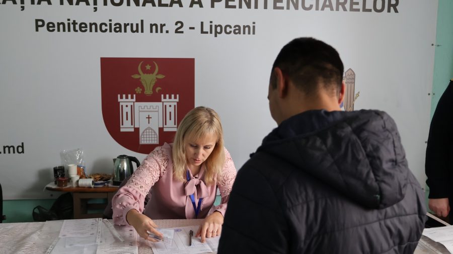 FOTO Deținuții din penitenciare își exercită dreptul la vot