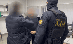 FOTO, VIDEO Șase persoane, încătușate la Bălți, într-un dosar de corupție la eliberarea permiselor de conducere