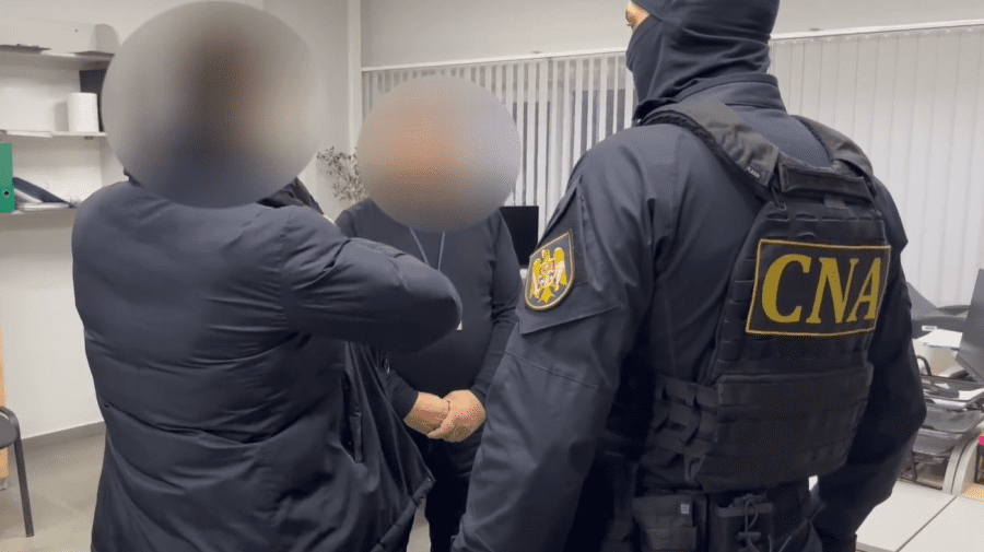 FOTO, VIDEO Șase persoane, încătușate la Bălți, într-un dosar de corupție la eliberarea permiselor de conducere