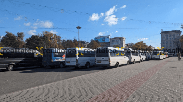 Prăpăd prin satele Moldovei: Transportatorii au suspendat rutele regulate totalmente în 10 raioane