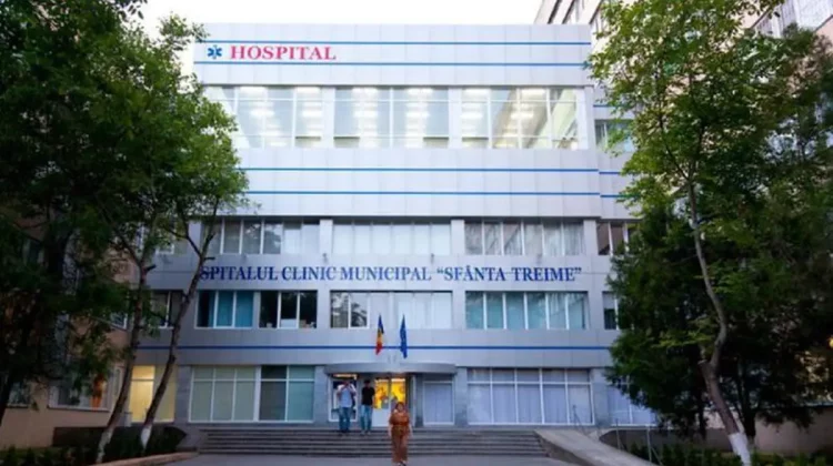 Un pacient al spitalului „Sfânta Treime” a murit în urma căderii de la etaj