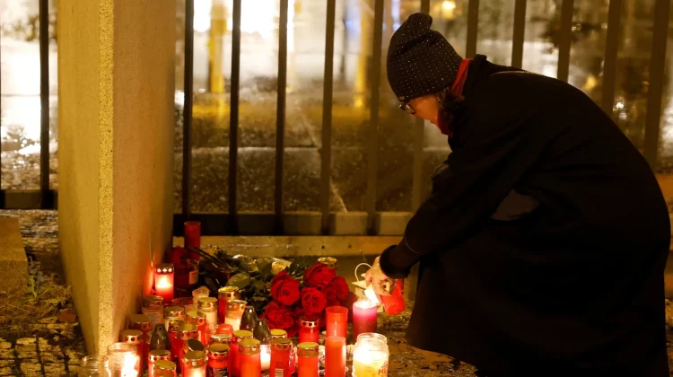 Zi de doliu, declarată în Cehia după ce 14 persoane au fost ucise la o universitate din Praga