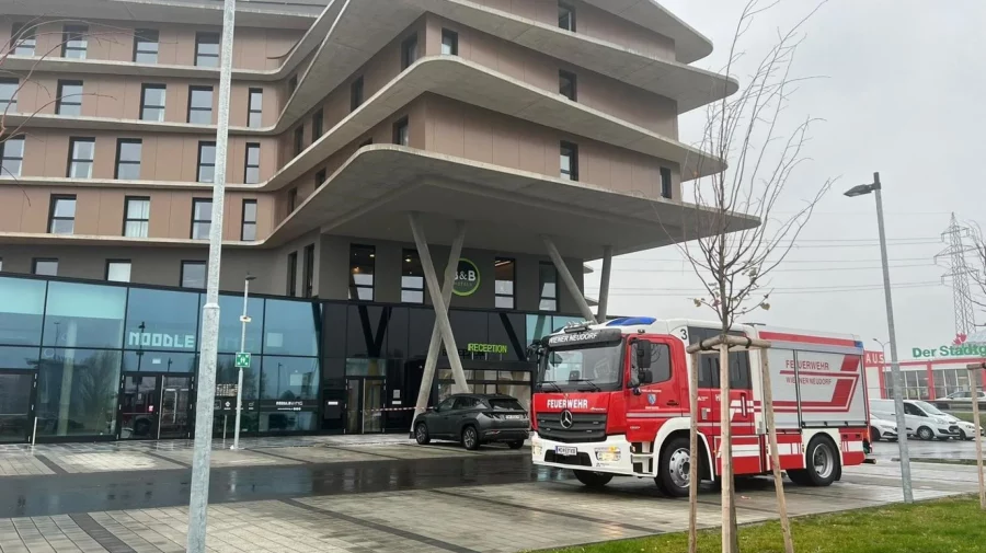 Tragedie într-o familie de români: Copilul s-a dus în Austria cu școala și a fost găsit fără suflare în fața hotelului