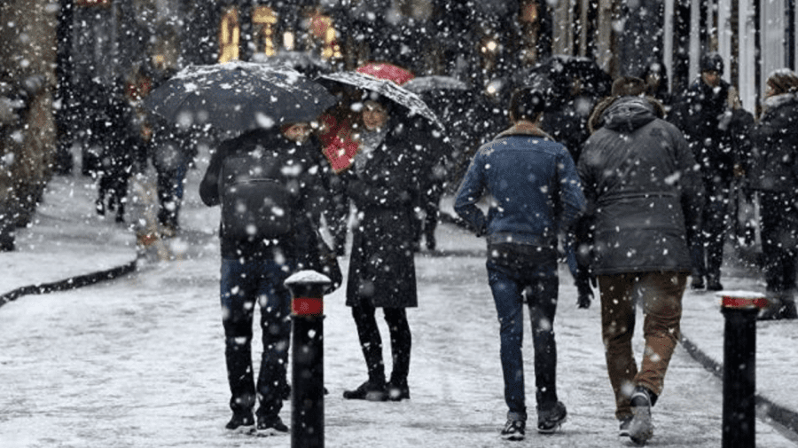 Moș Nicolae ne-a adus zăpadă. Temperaturile anunțate de meteorologi pentru joi, 7 decembrie