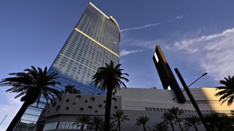FOTO S-a deschis cel mai înalt hotel din Las Vegas, după 16 ani de construcție