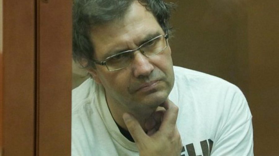 Un bărbat a fost confundat de inteligența artificială cu un criminal în serie și a fost băgat la închisoare
