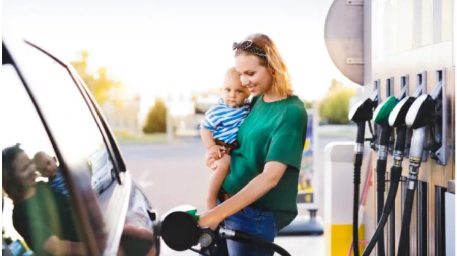 Grăbește-te să faci plinul la mașină! Cât vor costa astăzi carburanții