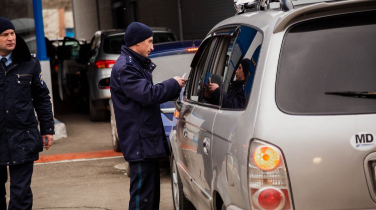 Două permise de conducere false, depistate de către polițiștii de frontieră de Crăciun