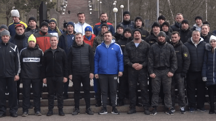 VIDEO La Chișinău a avut loc cursa caritabilă „La drum cu Moș Crăciun”. Oficialii care au participat la eveniment