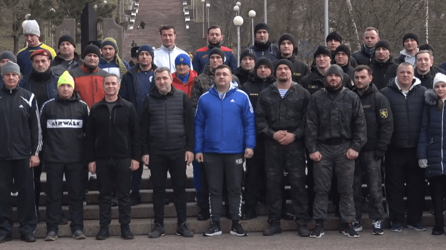 VIDEO La Chișinău a avut loc cursa caritabilă „La drum cu Moș Crăciun”. Oficialii care au participat la eveniment