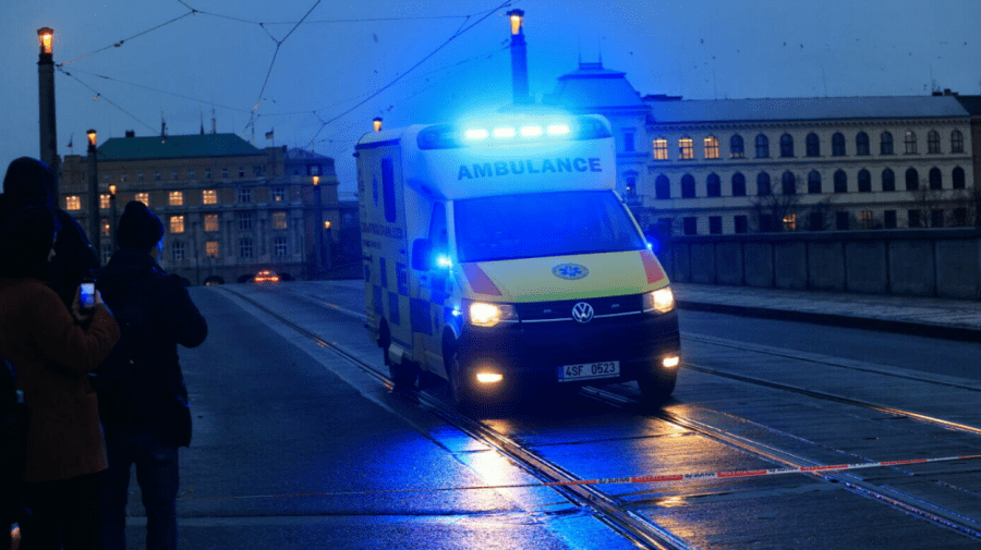 Trei studenţi străini, printre persoanele rănite în masacrul din Praga. Bilanţul morţilor a fost revizuit