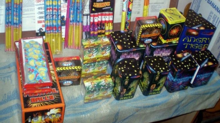 Zeci de petarde, ascunse printre dulciuri, într-un lanț de supermarketuri! Unde s-a întâmplat