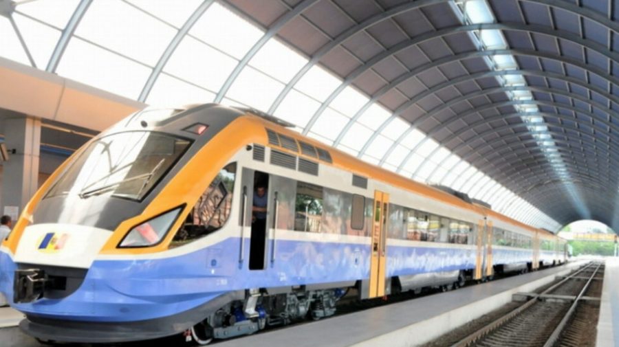 DISTRACȚIE în tren alături de Moș Crăciun! Cât vor scoate din buzunar părinții pentru cheful picilor