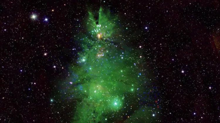 Calea Lactee s-a împodobit de sărbători. NASA publică imagini cu „bradul cosmic” de Crăciun luminat cu stele