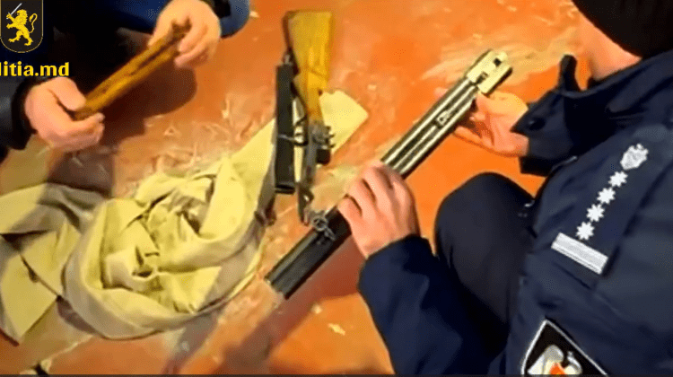 VIDEO Percheziții în trei case din Orhei. Persoanele care dețineau ilegal arme riscă să fie sancționate