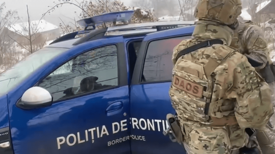 VIDEO Percheziții la Ștefan Vodă. Doi bărbați au fost reținuți pentru 72 ore