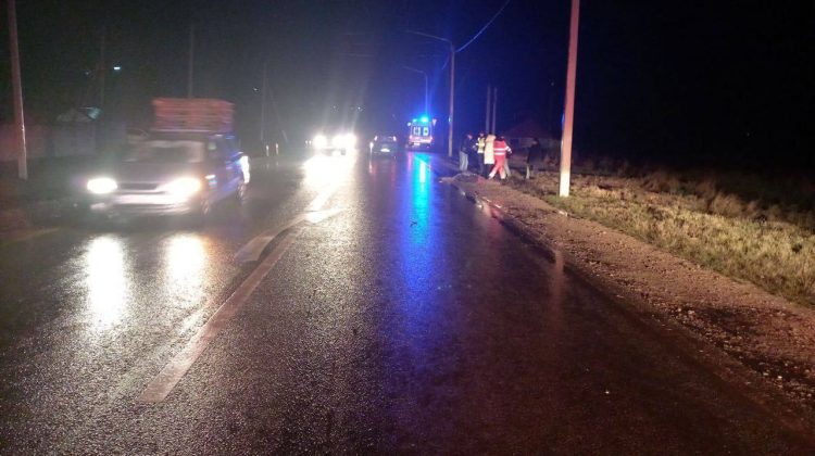 Accident cu final tragic! O femeie a fost spulberată de pe drum în apropierea localității Sipoteni