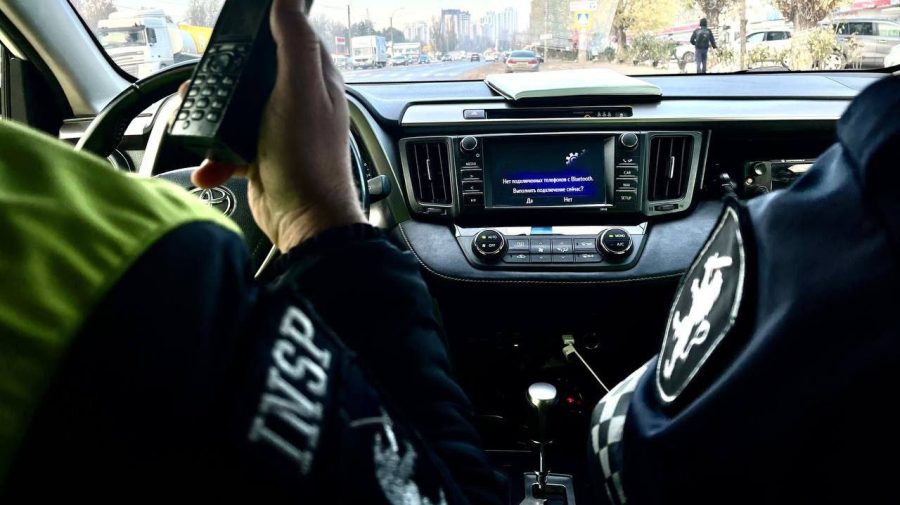 Șoferii moldoveni nu respectă indicatoarele rutiere. Câți au fost trași pe dreapta în weekend