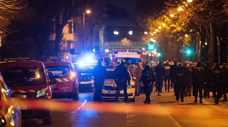 VIDEO Un francez a atacat mai mulți trecători în apropierea Turnului Eiffel
