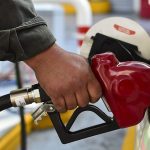 Prețul benzinei urcă cu un ban, iar cel al motorinei scade cu 13 bani. ANRE anunță noi prețuri la pompă