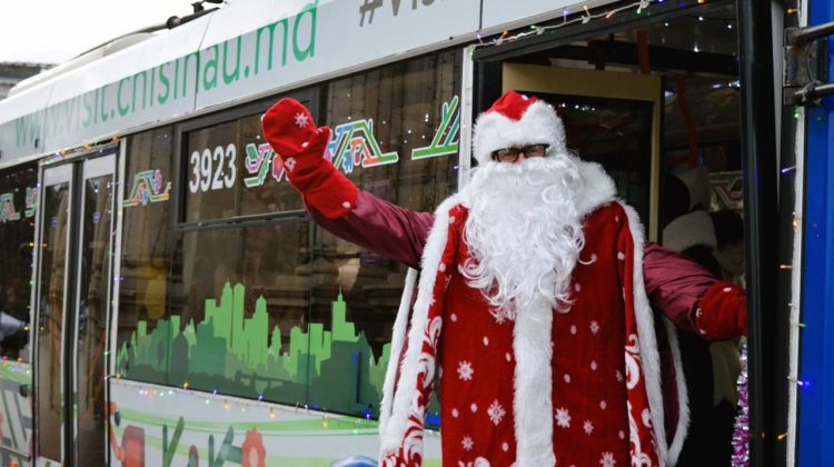 Troleibuzul Turistic are un program SPECIAL în perioada sărbătorilor! Micuții vor primi surprize de la Moș Crăciun