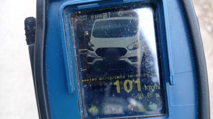 Vitezoman din Ungheni, tras pe dreapta de poliție. Se deplasa cu 101 km/h printr-o localitate