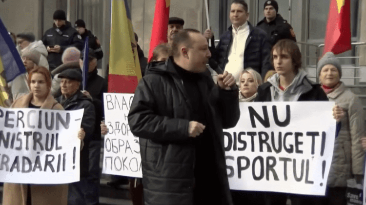 VIDEO „Nu distrugeți sportul”. Socialiștii și comuniștii, cu protest la ușa Guvernului